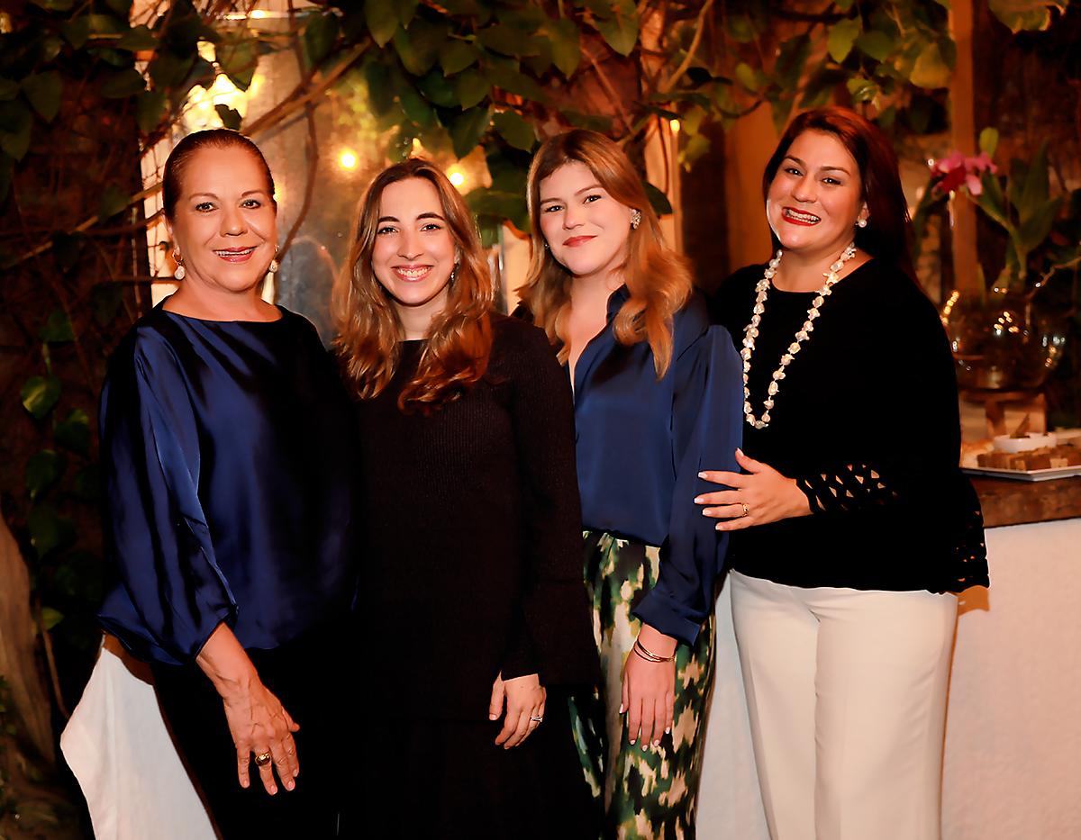 Vilma Agüero, Paola Arguello, María José Agüero y María Dolores Agüero. 