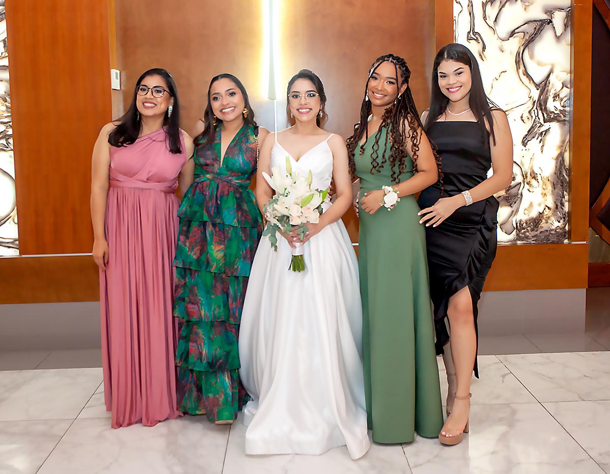 Marcela Pavón, Gabriela Agurcia, Patricia Pavón, Katherine Jones y Keilin Izaguirre.