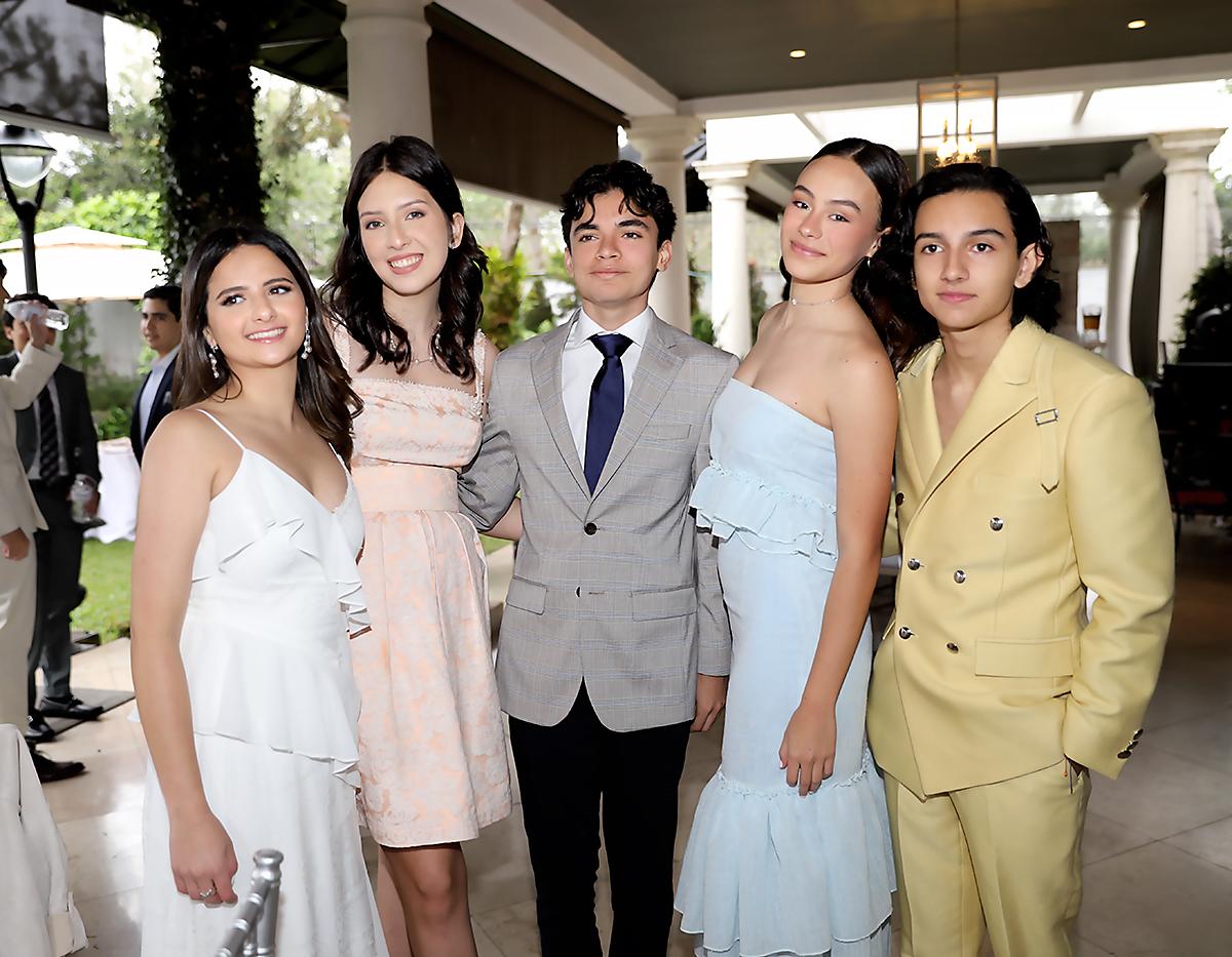 Alexia Schacher, Isabella Boquin, Luis Clare, Camila Batres y Lisandro Flores