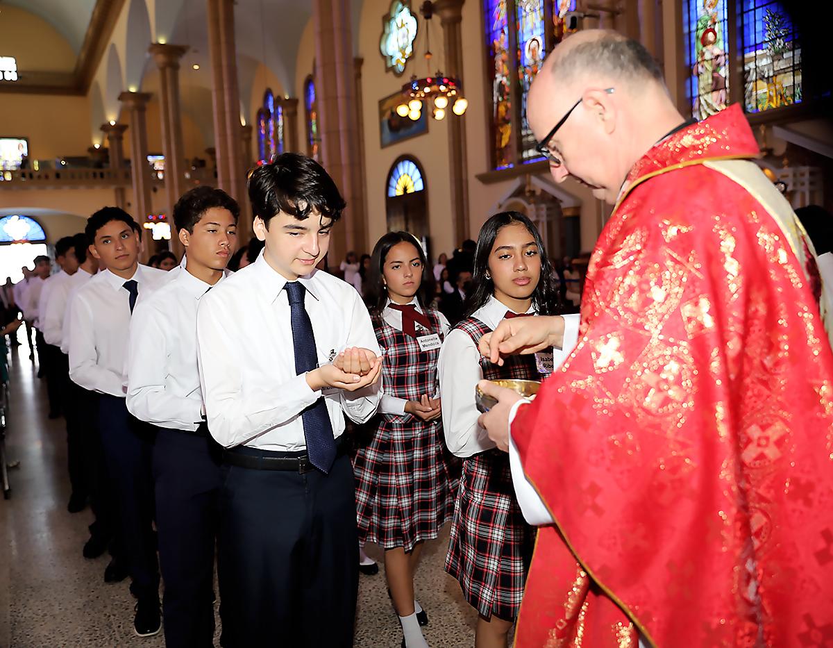 Confirmación de los alumnos de Macris School