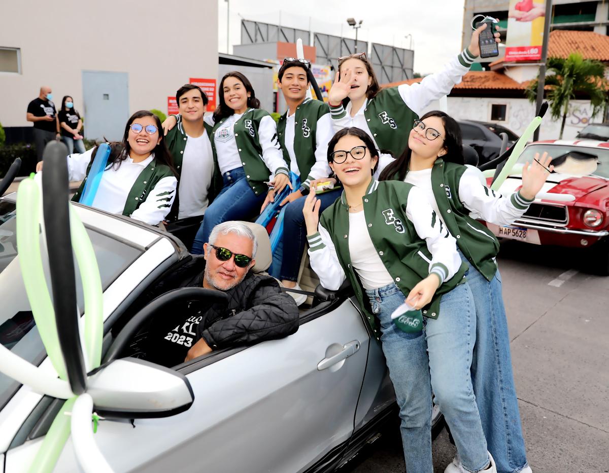 Carmen Castillo, Alejandro Mass, Lucía Aguilar, Isaac Padilla, Montserrat Cruz, Valentina y Valeria Lara