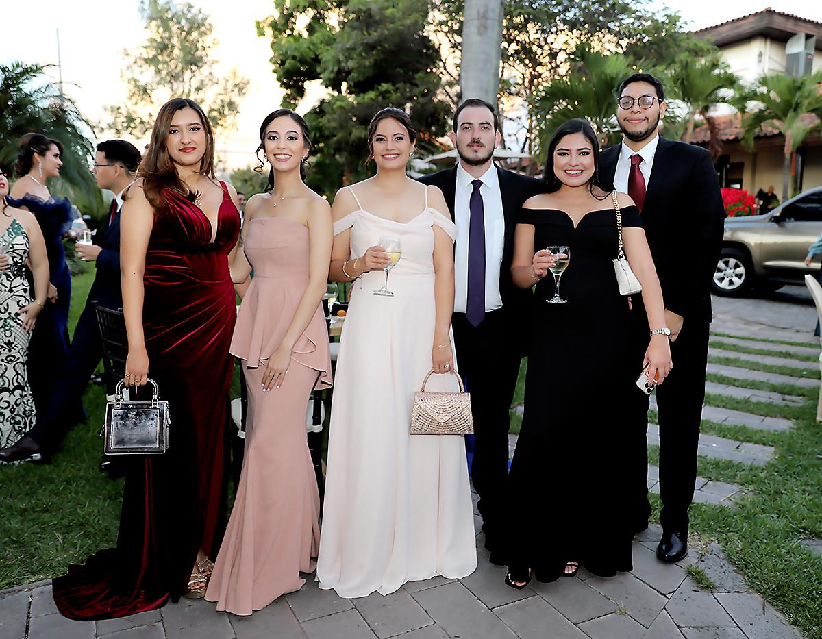 Carmen Cardona, Liliam Najera, Arline Thiebaud, Oscar Najera, Vania Barahona y Patrick Medina