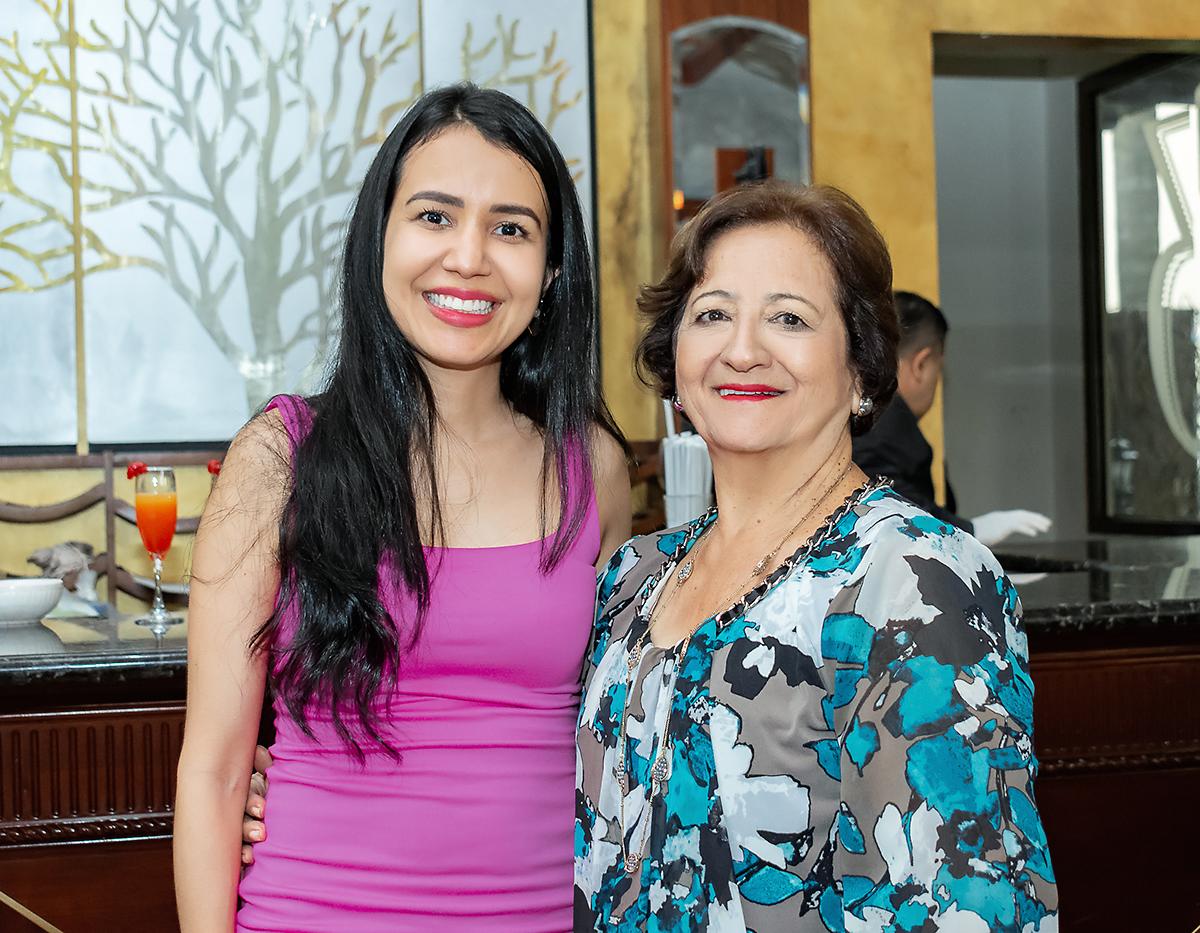 Nancy Jaar y Mary Handal.