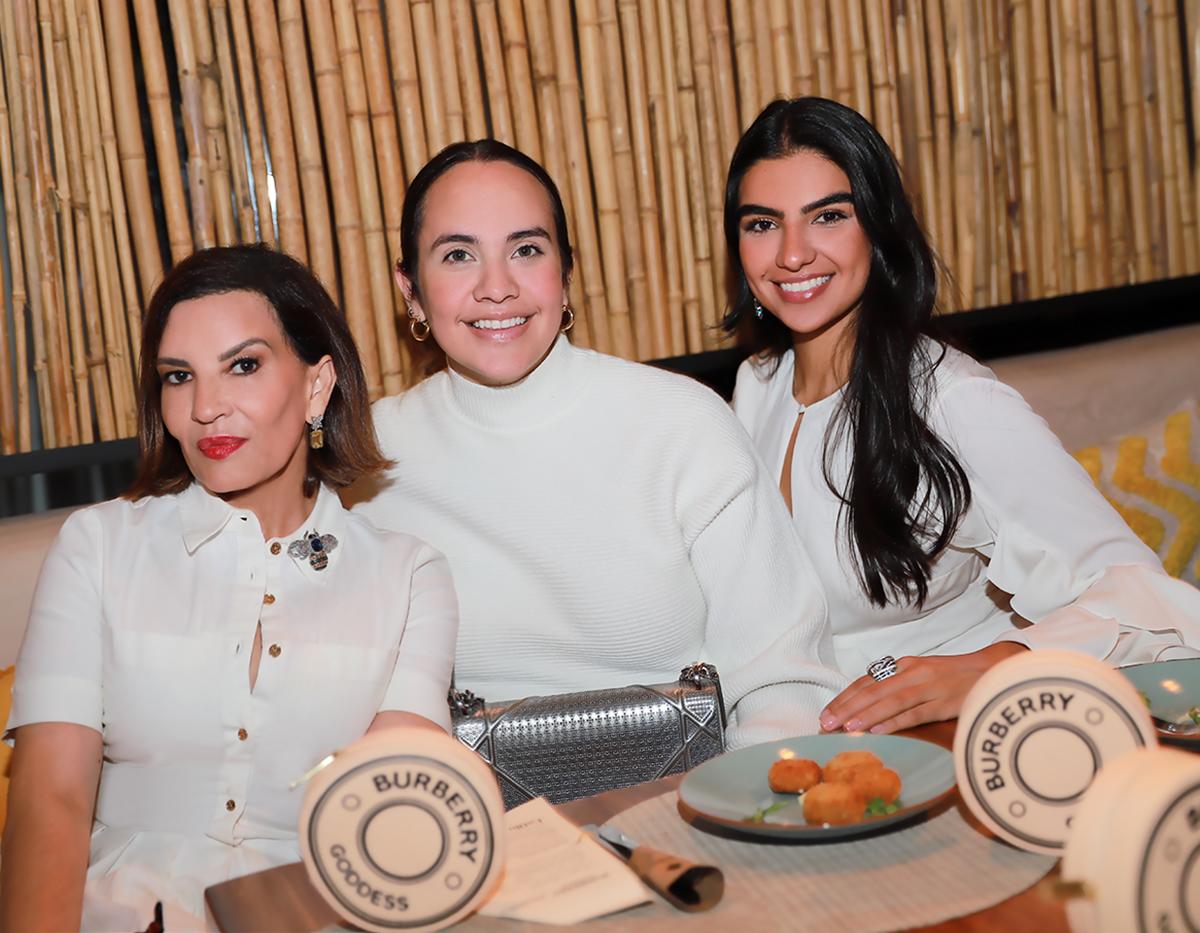 Blanca Bendeck, Angella Andonie y Elena Lama. 
