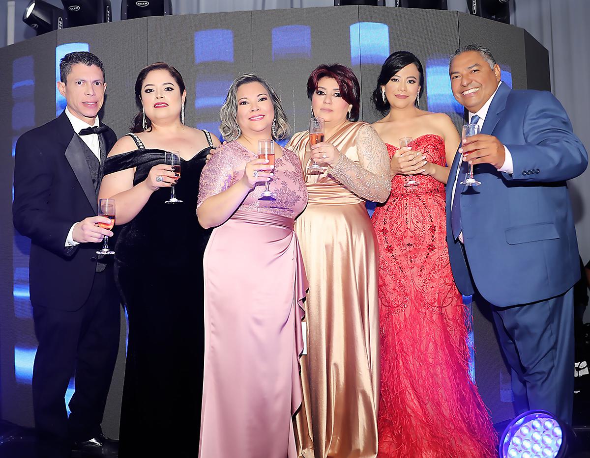 Carlos Hernández, Yvonne Gallardo, Ligia Cardona, Claudia Pineda, Dulce Espinal y Edwin Salgado, integrantes de la Junta Directiva 
