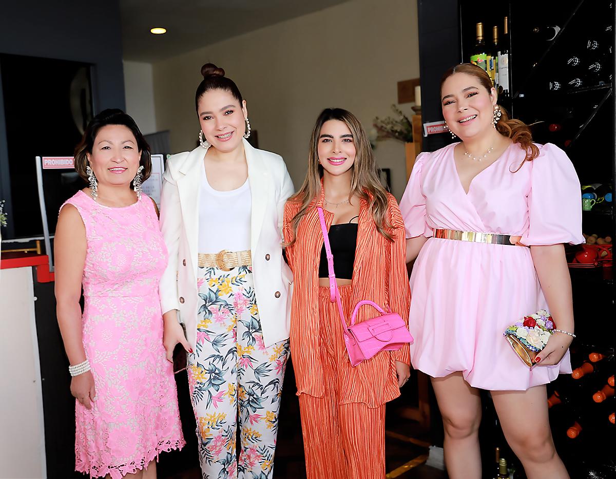 Las cantantes hondureñas Sherry y Sheyla con Marcia Vásquez e Ivonne Mayorga