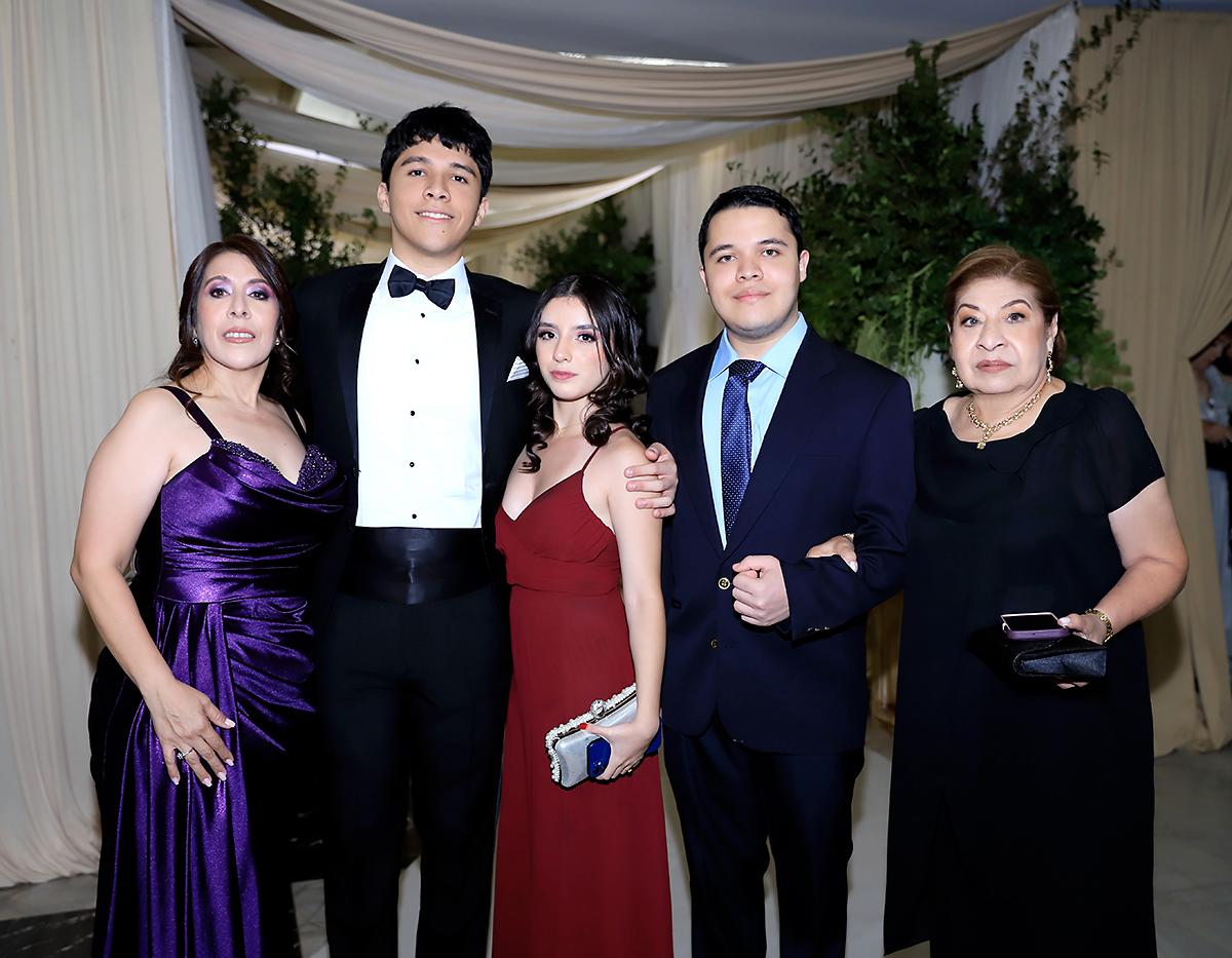 Invitados de la prom 2025 de La Estancia School