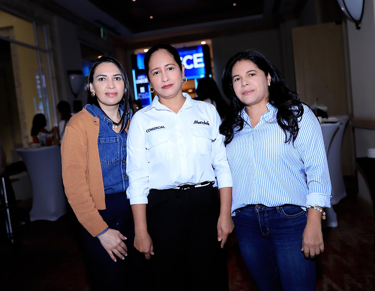 Leny Sierra, Reyna Dubón y Esperanza López.