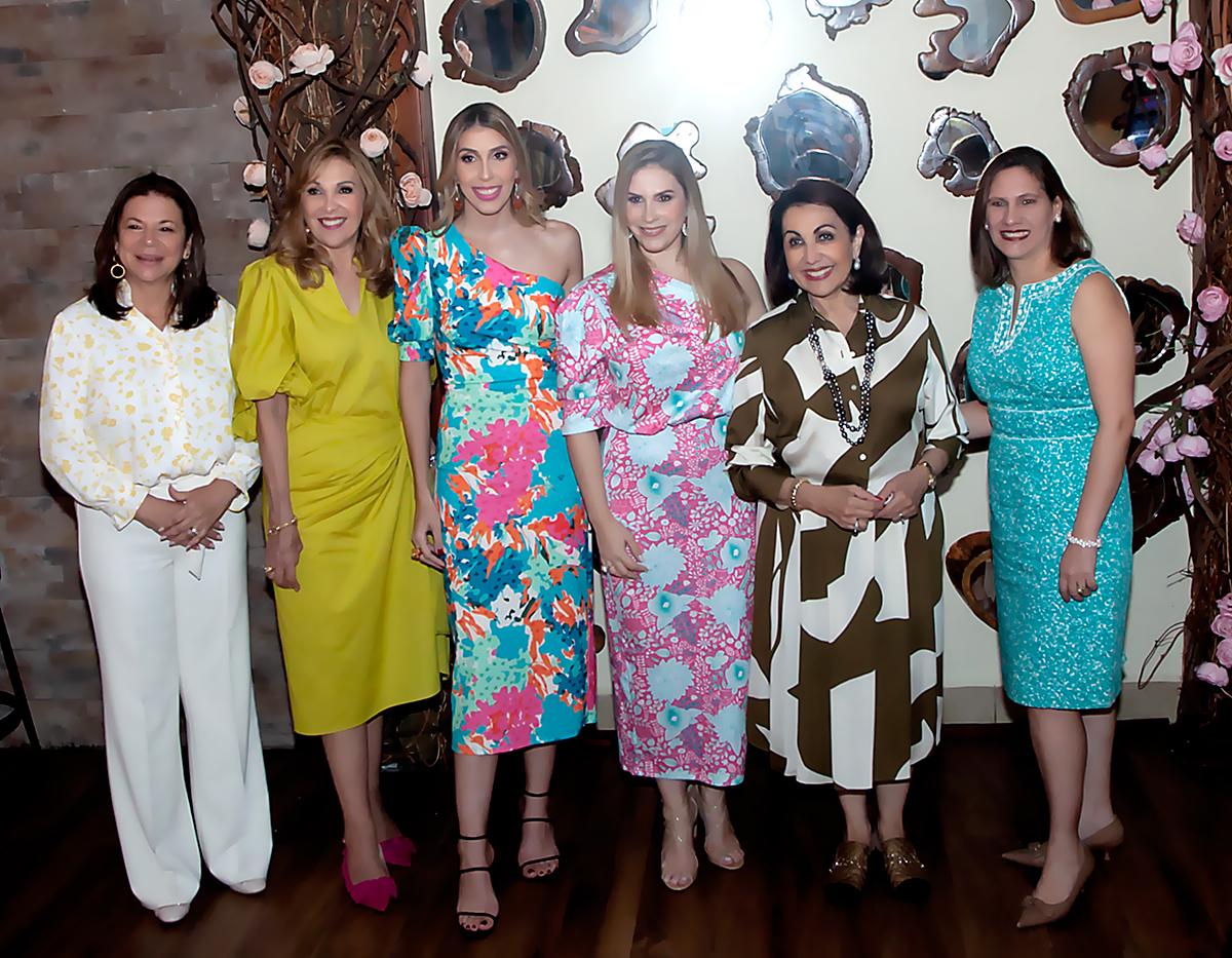 Mildred Handal, Zobeida Saybe, Sheila Saybe, Zobeida Alemán, Carolina Canahuati y Elena Handal.