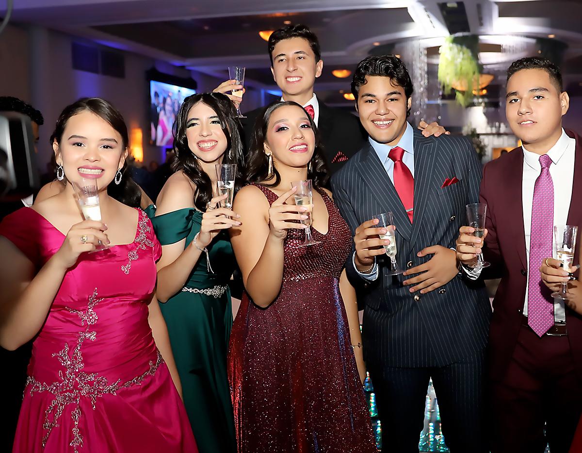 Mónica Zavala , Paola Romero Nathaly Castellanos, Jorge Ramírez , Juan José Guzmán y Herman Jimenez