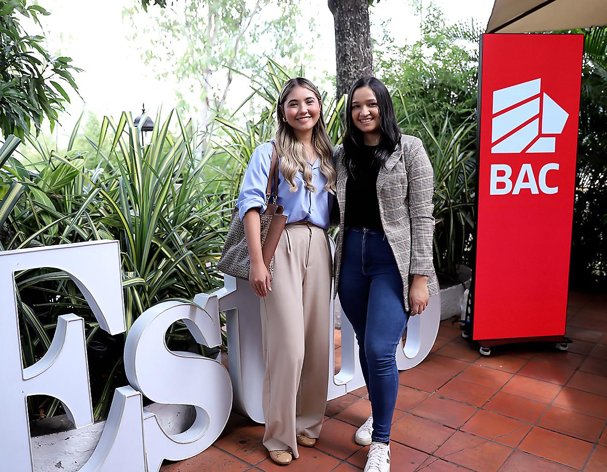 Rocío Cálix y Cinthia Osorto.