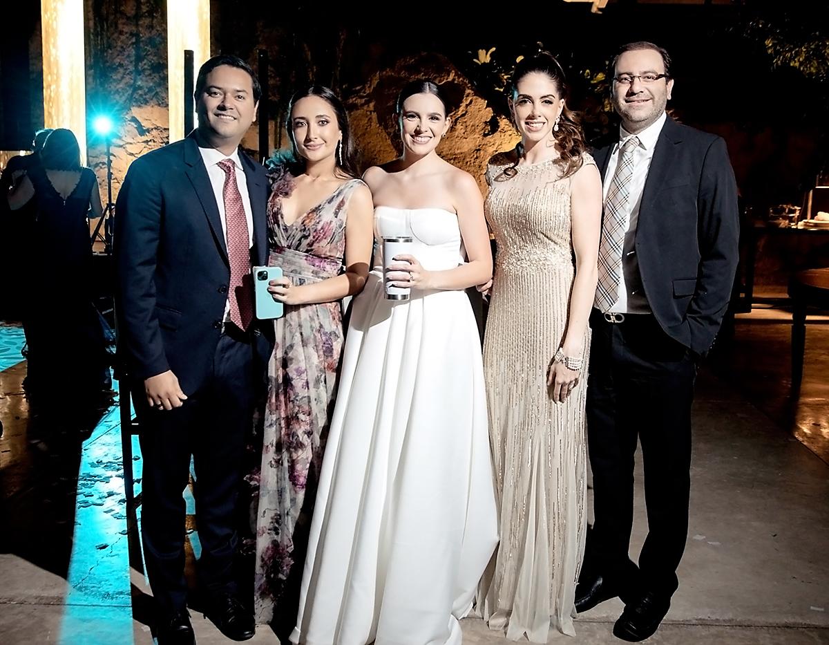 Marcelo Gutiérrez, Francis Flores, Andrea, Daniela y Oscar Kafati