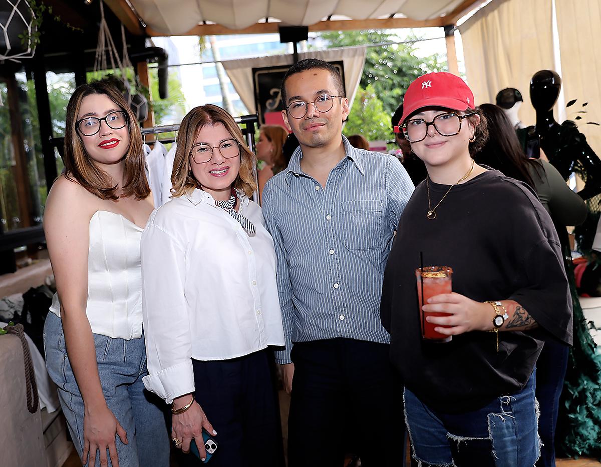 Gabriela Puerto, Gladys Gonzáles, Tirso Rubio y Nadia Galeano.
