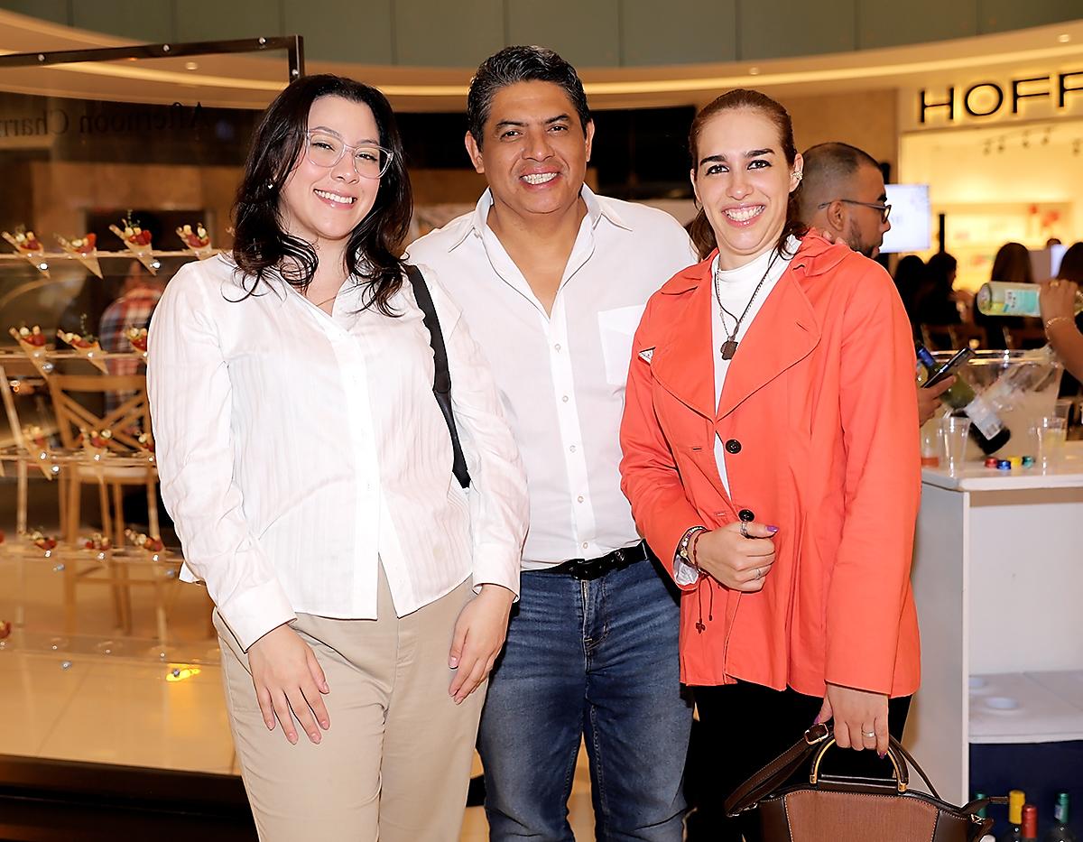 Tali Espinoza, José Alvarenga y María Fernanda Rodríguez.
