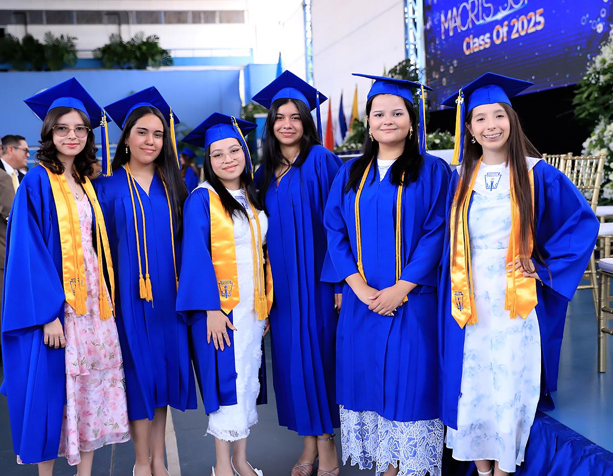 Graduación de la clase 2025 de Macris School