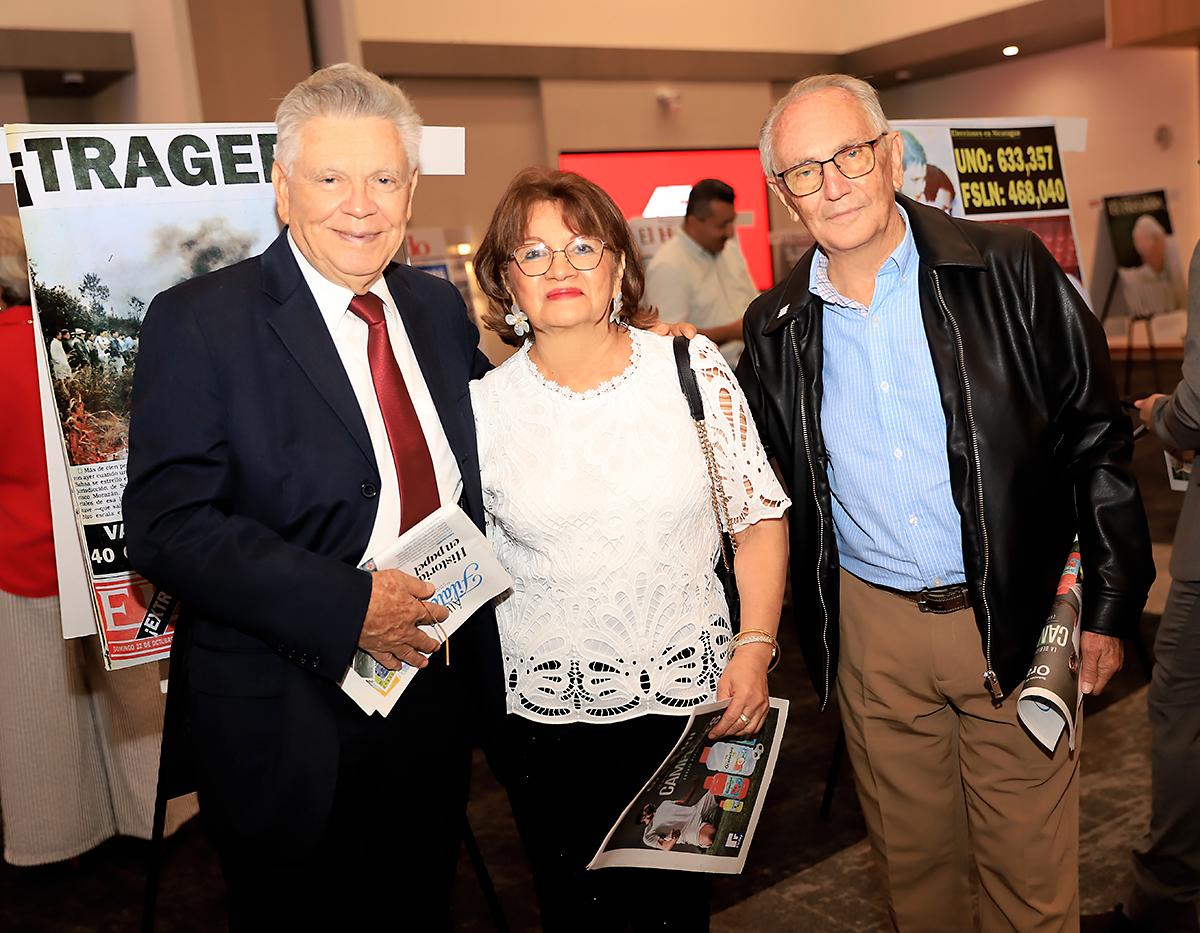 Víctor Manuel y Liliam Ramos junto a René Pauck.