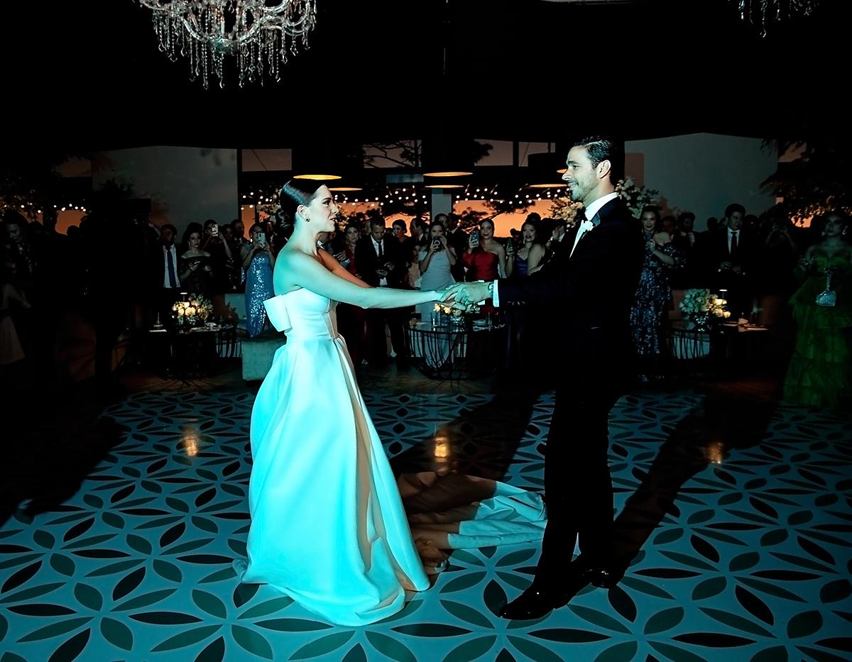 Tomados de la manos bailaron Nervous by John Legend 