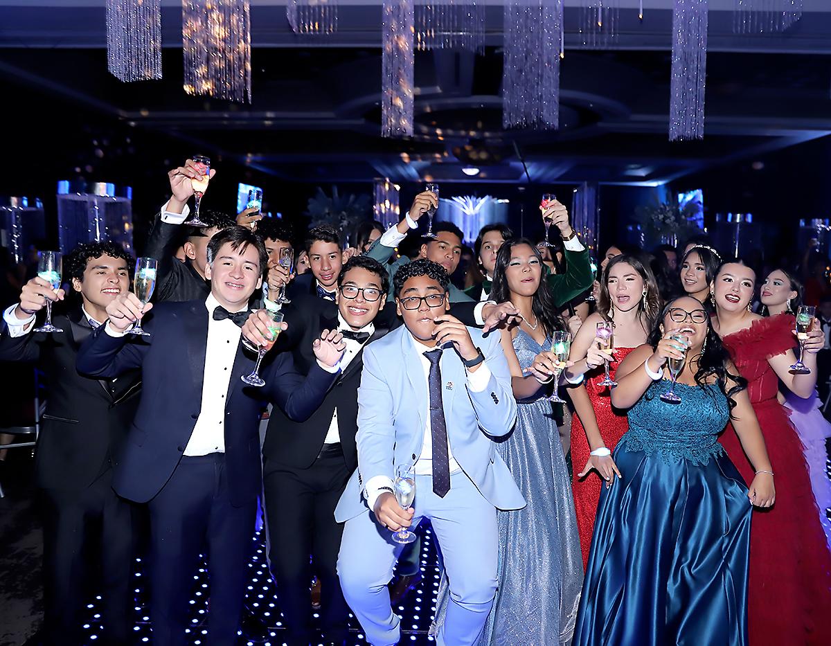 Fiesta de la prom 2024 de Mayan School