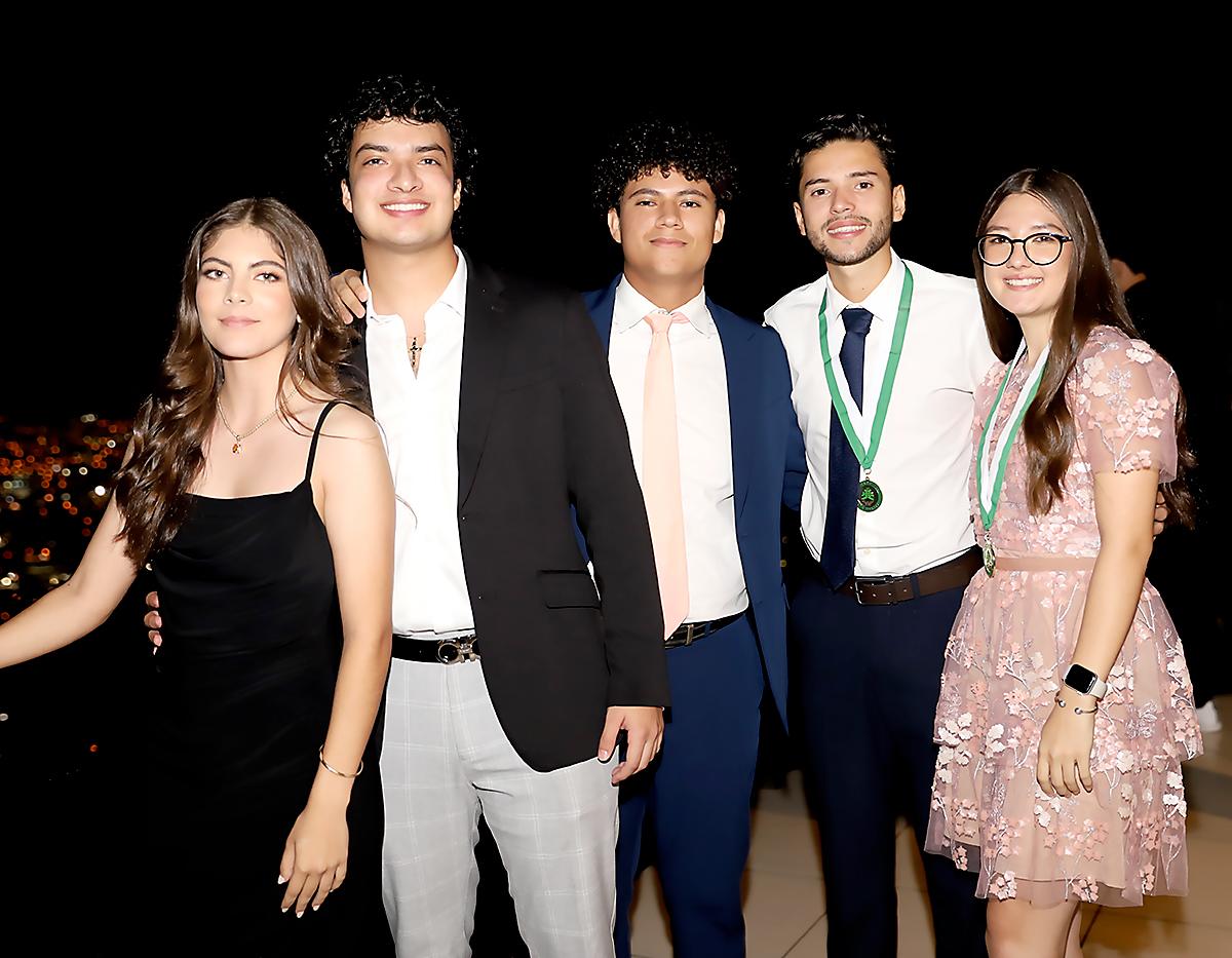Ana Lucía Rivera, César Culotta, Adrián Castillo, Fernando Moncada y Lucía Cwu