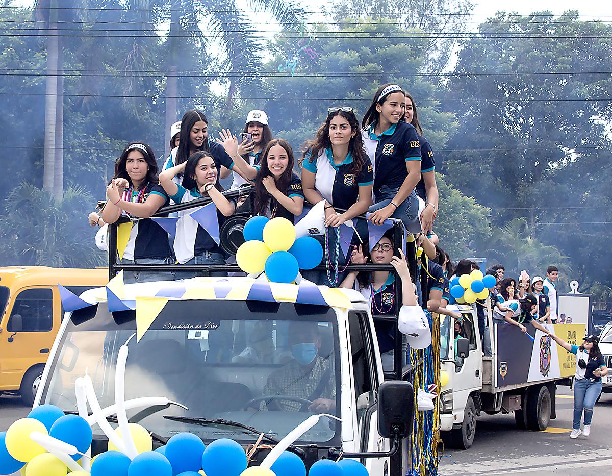 Senior entrance de la Escuela Internacional Sampedrana 2023