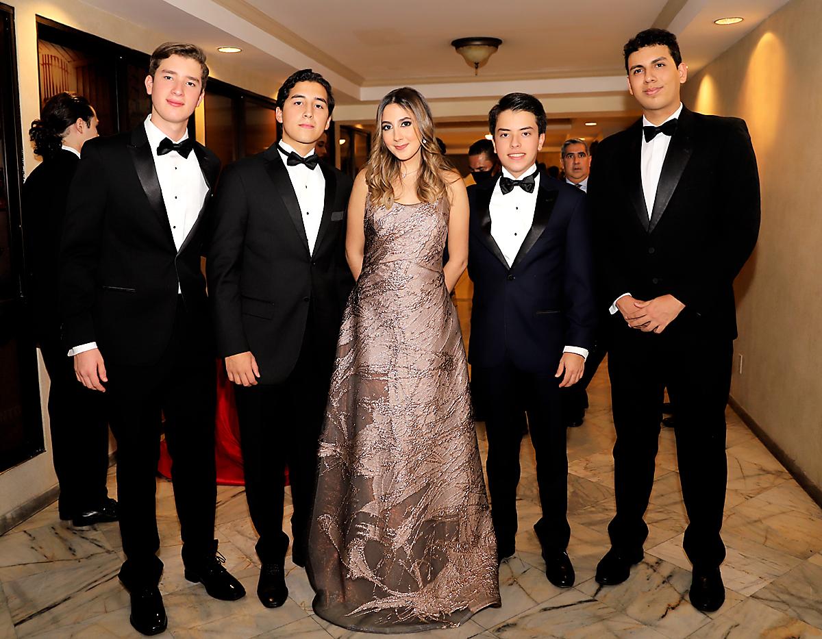Annuar Khaliliyeh, David Chávez, Diego Vaca, Alexa Weddle, Raúl Murillo, a Lorenzo Contreras, y Gustavo Barahona