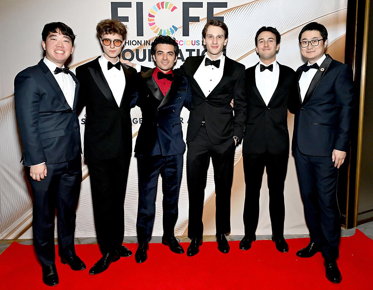 Justin Park, Brinley Degwert, Vartan Mailiantz, Thomas Diniz, Benoit Paillier y Yitong Qin