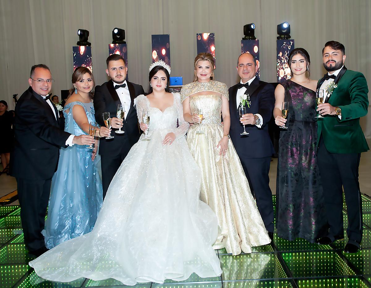 Rony y Patricia Carrillo con Orkhan Yusubov, Andrea, Doris, Richard Carrillo, Sayara y Michael Carrillo.