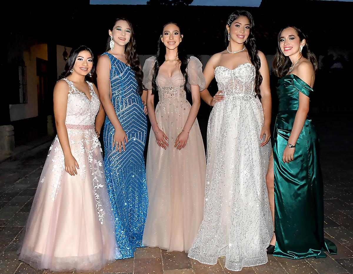 Marissa Alvarado, Ritza Padilla, Amy Varela, Anacamila Palma y Leticia Muñoz