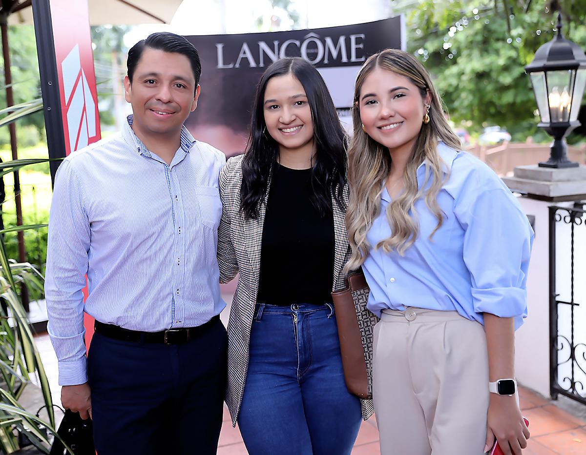 Ulices Ramos, Cinthia Osorto y Rocío Cálix.