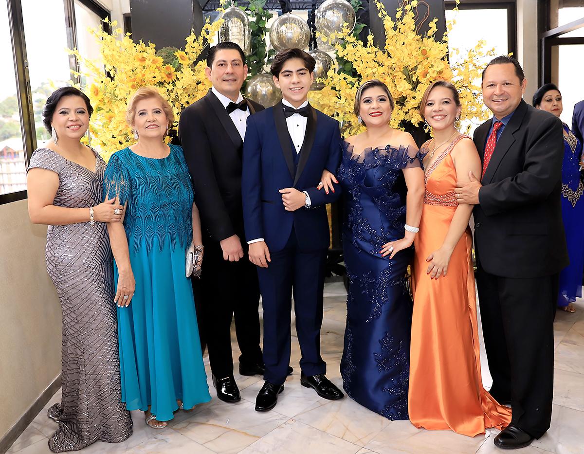 Invitados a la Prom 2025 de Elvel School