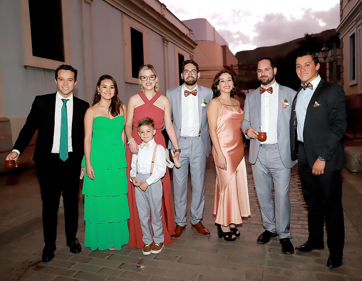 Adolfo Montes, Stephanie Yon, Ana Lacayo, Juan Diego Lacayo, Sebastian Lacayo, Andrea Montes, Carlos Enrique Lacayo y Esteban Montes