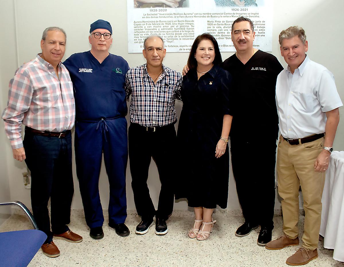 Jorge, Eduardo, Abraham y Ana Clemencia Bueso con Juan Férez y Rodolfo Bueso
