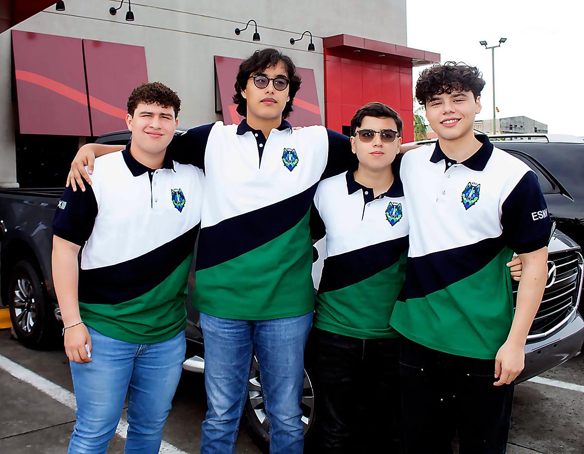 José Valladares, Gustavo Rivera, Sebastián Zavala y William Hall.