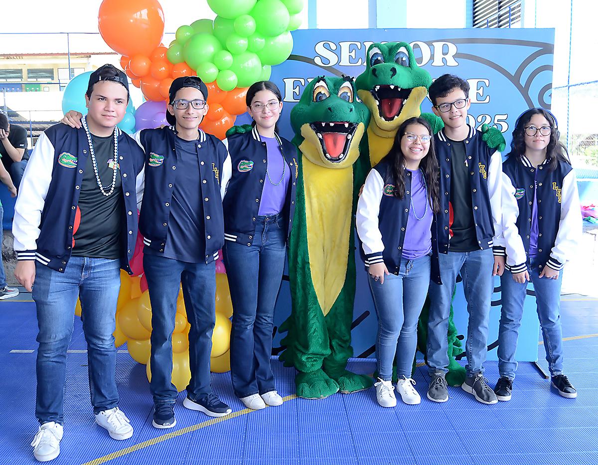Diego Caballero, Cesar Mendoza, Andrea Antúnez, Daniela Colindres, Christian Ponce y Amy Koh.