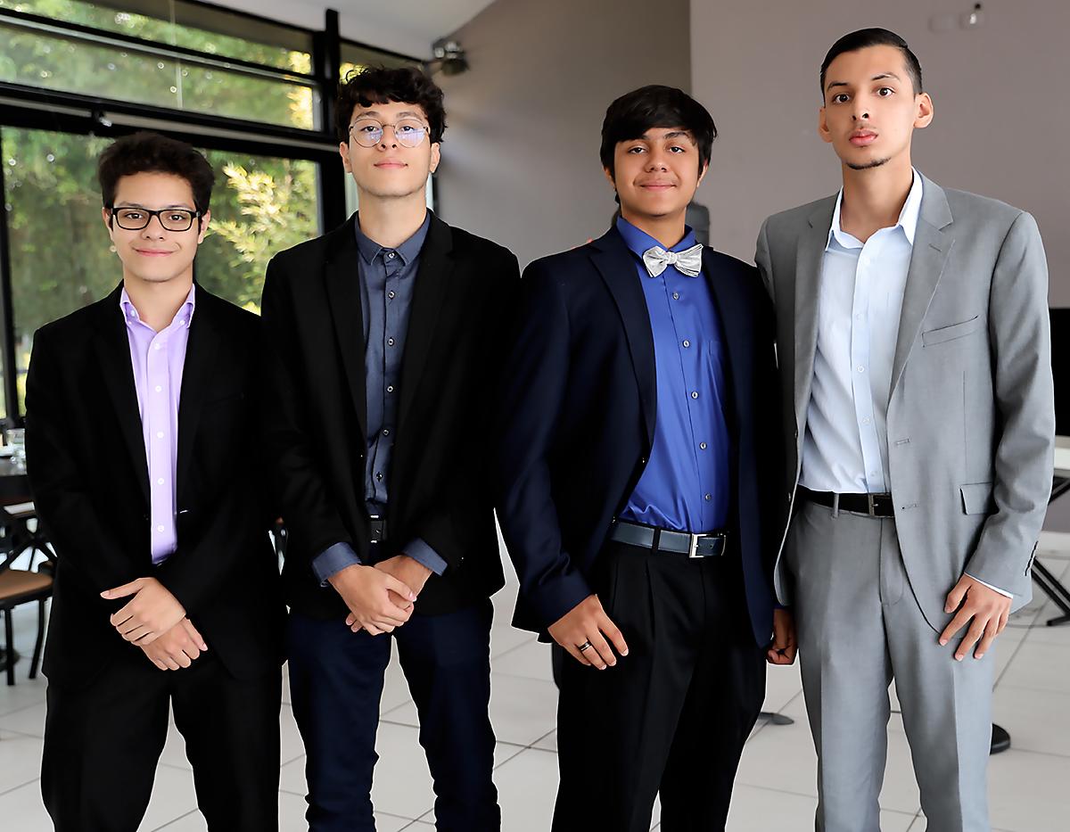 Carlos Pineda, Mathew Domínguez, Jose Ordóñez y Diego Mejía
