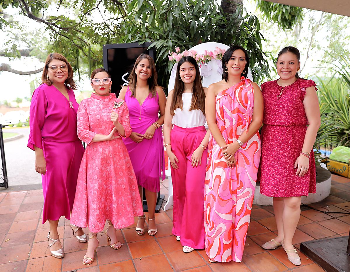 Davivienda Seguros y Revista Estilo presentaron Brunching in Rosé, un evento solidario y elegante a beneficio de FUNHOCAM. En un ambiente lleno de esperanza y generosidad los invitados disfrutaron de una exquisita experiencia gastronómica y una mañana de unión. Cada momento fue un recordatorio del poder de la comunidad cuando se une por una causa noble. 