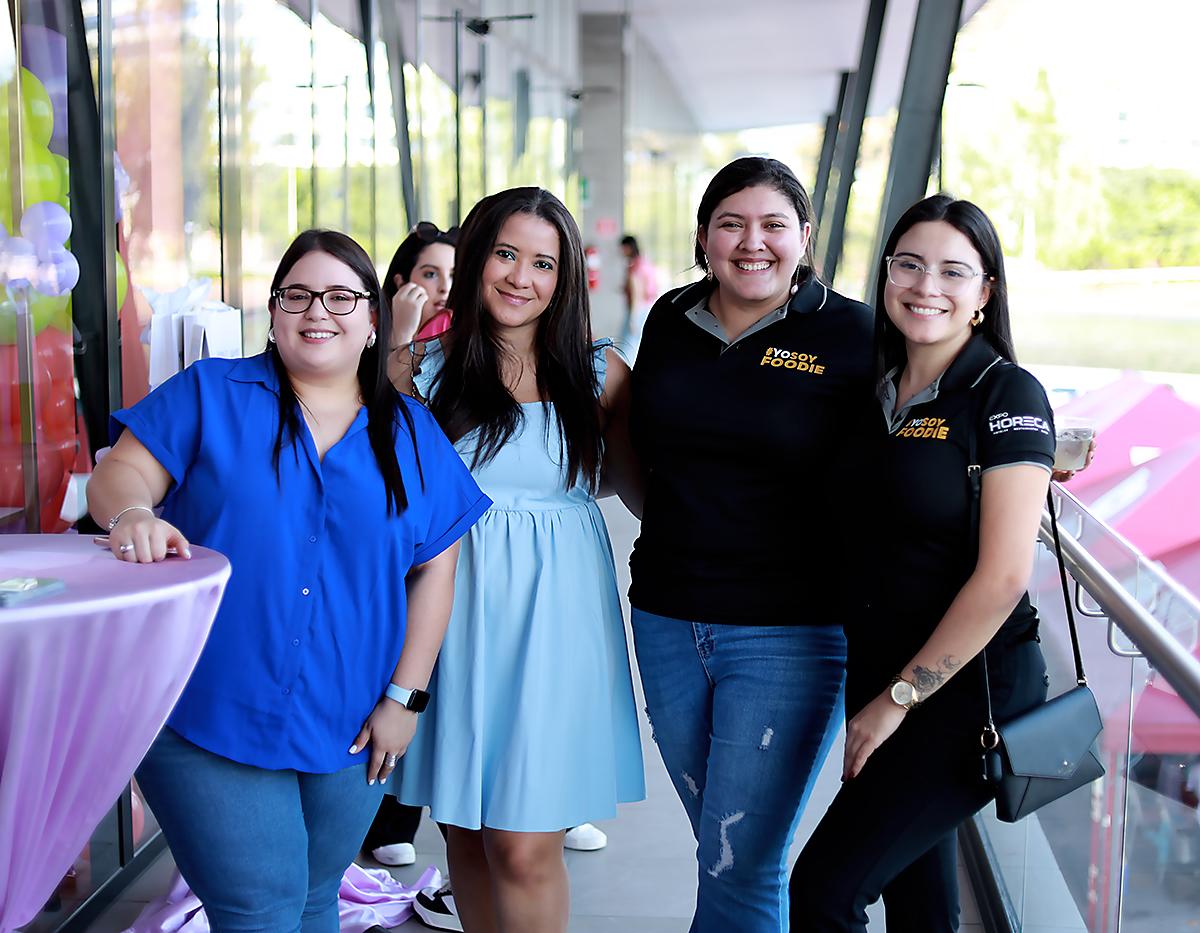 Samantha Veroy, Andrea Aranda, Krizia Godoy y Stephany Barahona.