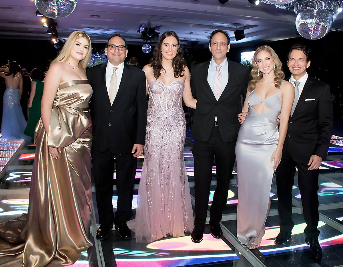 Lucía y Pedro Larach, Natalia y Juan Canahuati con Marianne y José Luis Ustariz