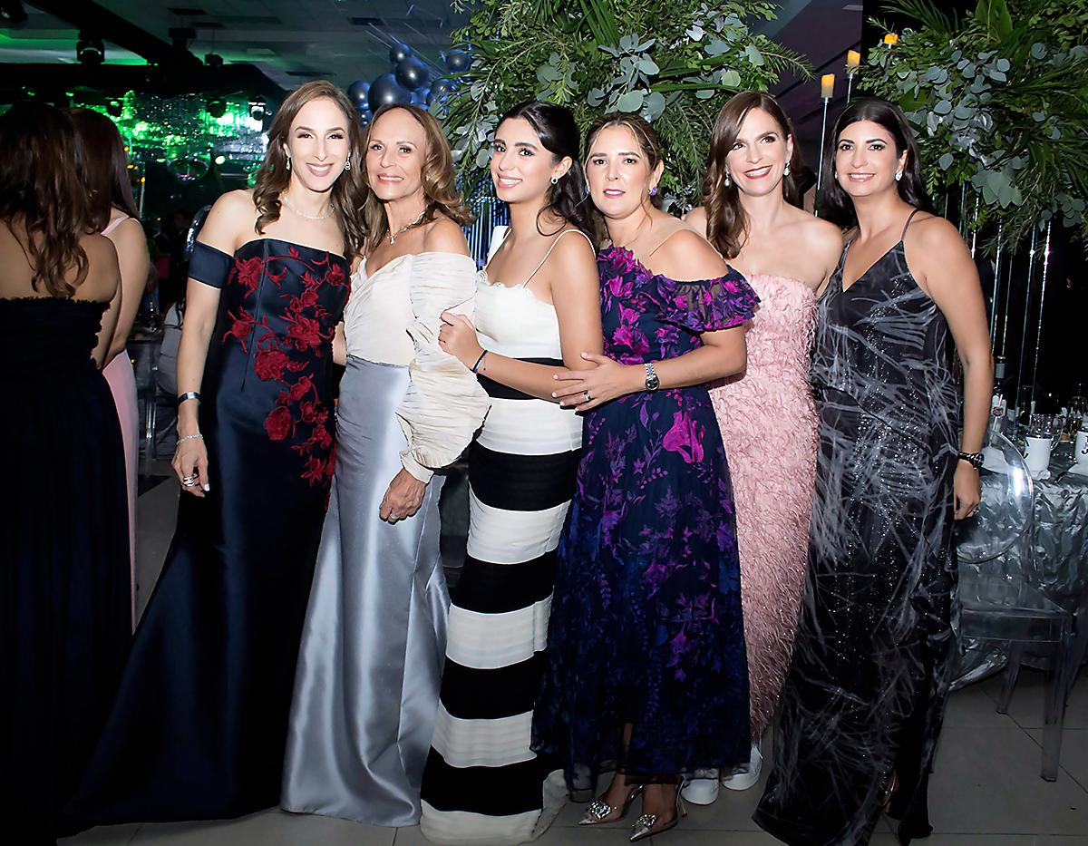 Ingrid, Jeiny y Lucia Canahuati con Gabriela Meermann, Tesla Mellage y Orieta Canahuati.