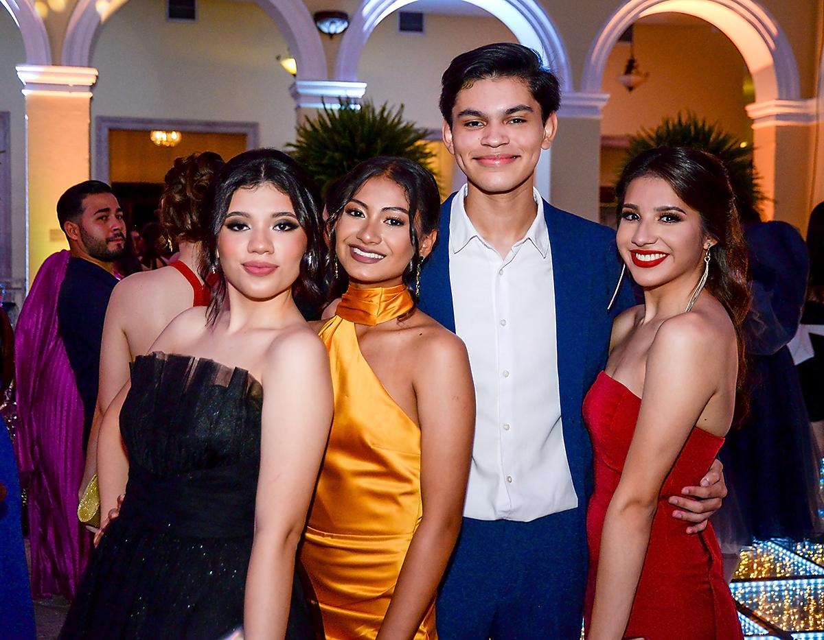 Mía Velasco, Valeria Manzano, Emiliano Varela y Linda Castillo.