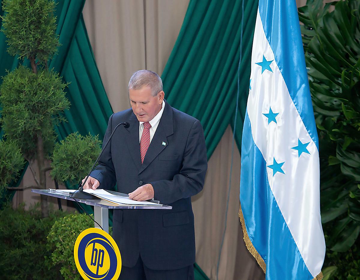 Banpaís reconoce a Emín Abufele