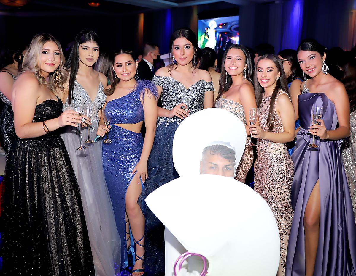 Abigail Neda, Luisa Santos, Sofía Castillo, Allison Rodríguez, Arianna Núñez, Brianna Santos y Vanessa Girón