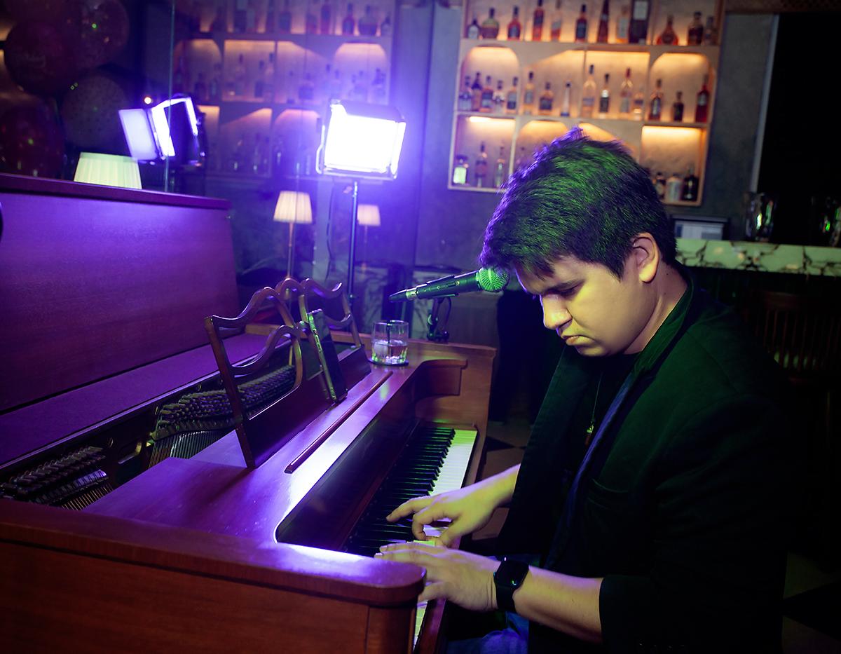El pianista Obed Ortiz, alegró la velada de lujo.