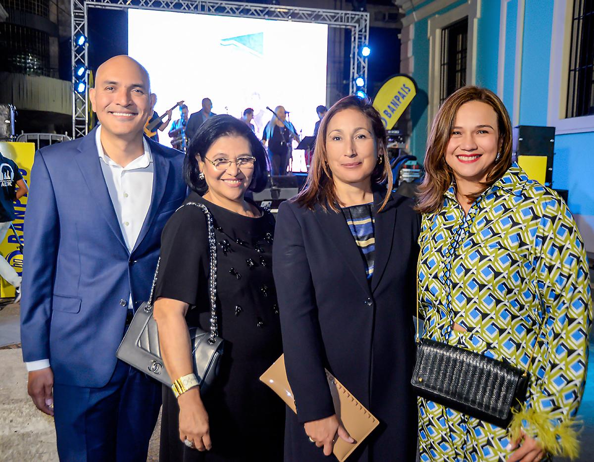 Agustín Montes, Mirna Jarquín, Adela Acosta y Karen Molina