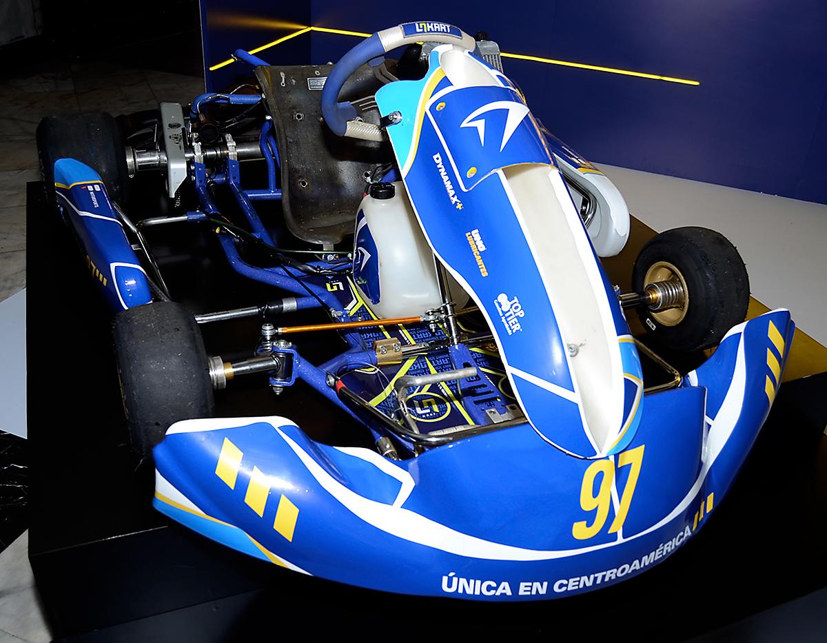 Gasolineras Uno presenta Supreme 97 junto al corredor de F1 Juan Montoya