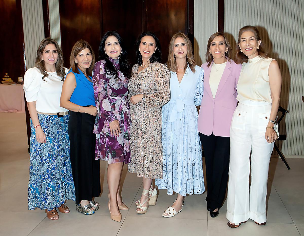 Leyla Faraj, Sandra Faraj, Claudia Jordán, Johana Jaar- Faraj, Alexia Marinkays, Diana Larach y Leyla Chahín
