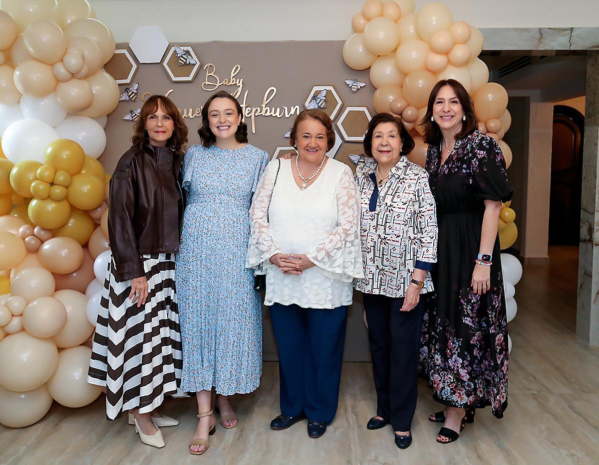 Juana Pelman, Arabella Hepburn, Ana Lucía Pascua, Luisa Dumas y Arabella Hepburn.