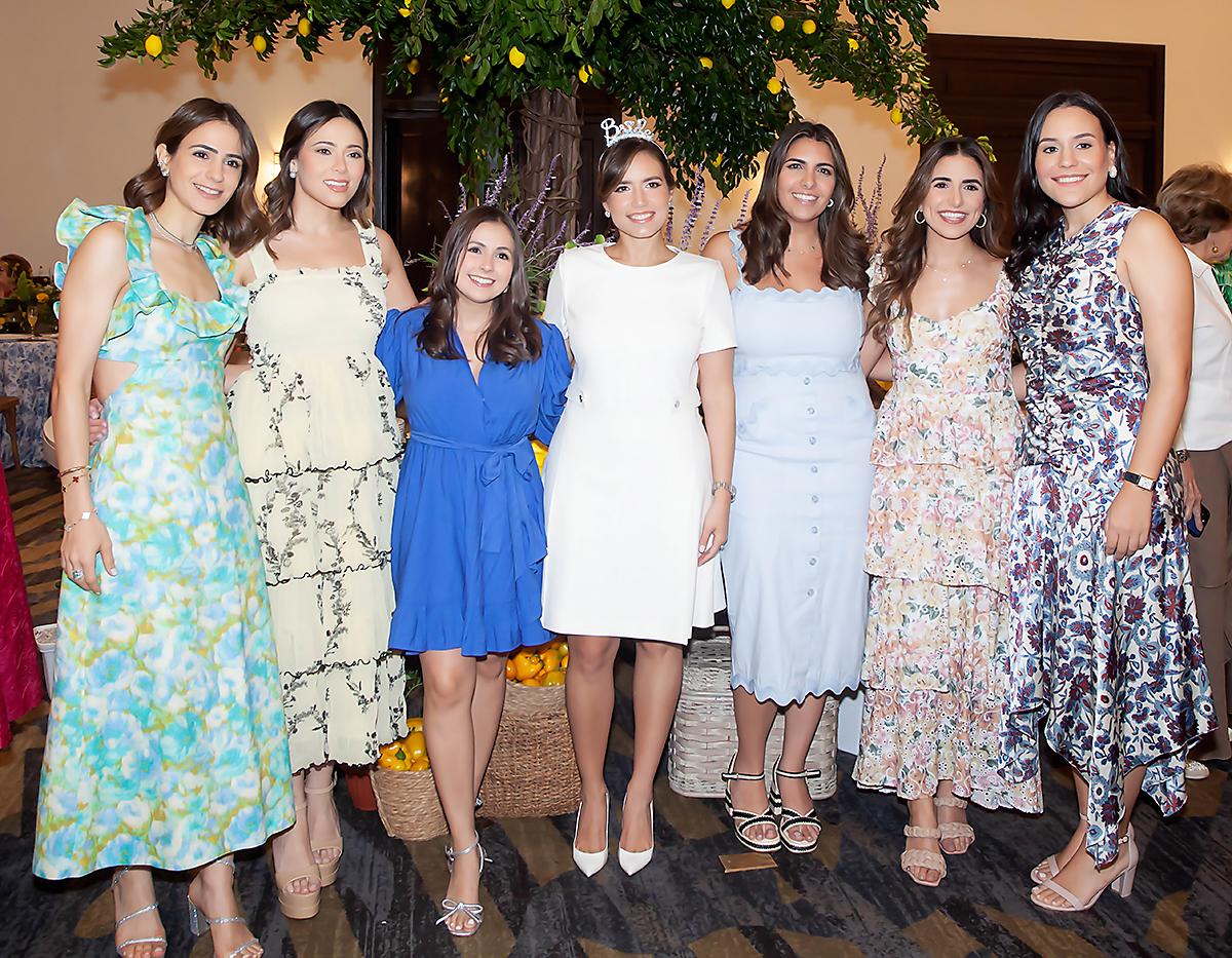 Ana Qubain, Mireya Larach, Ana Ouzande, Alexandra Tinoco, Marcela Panayotti, Angie Andonie y Ana Sierra.