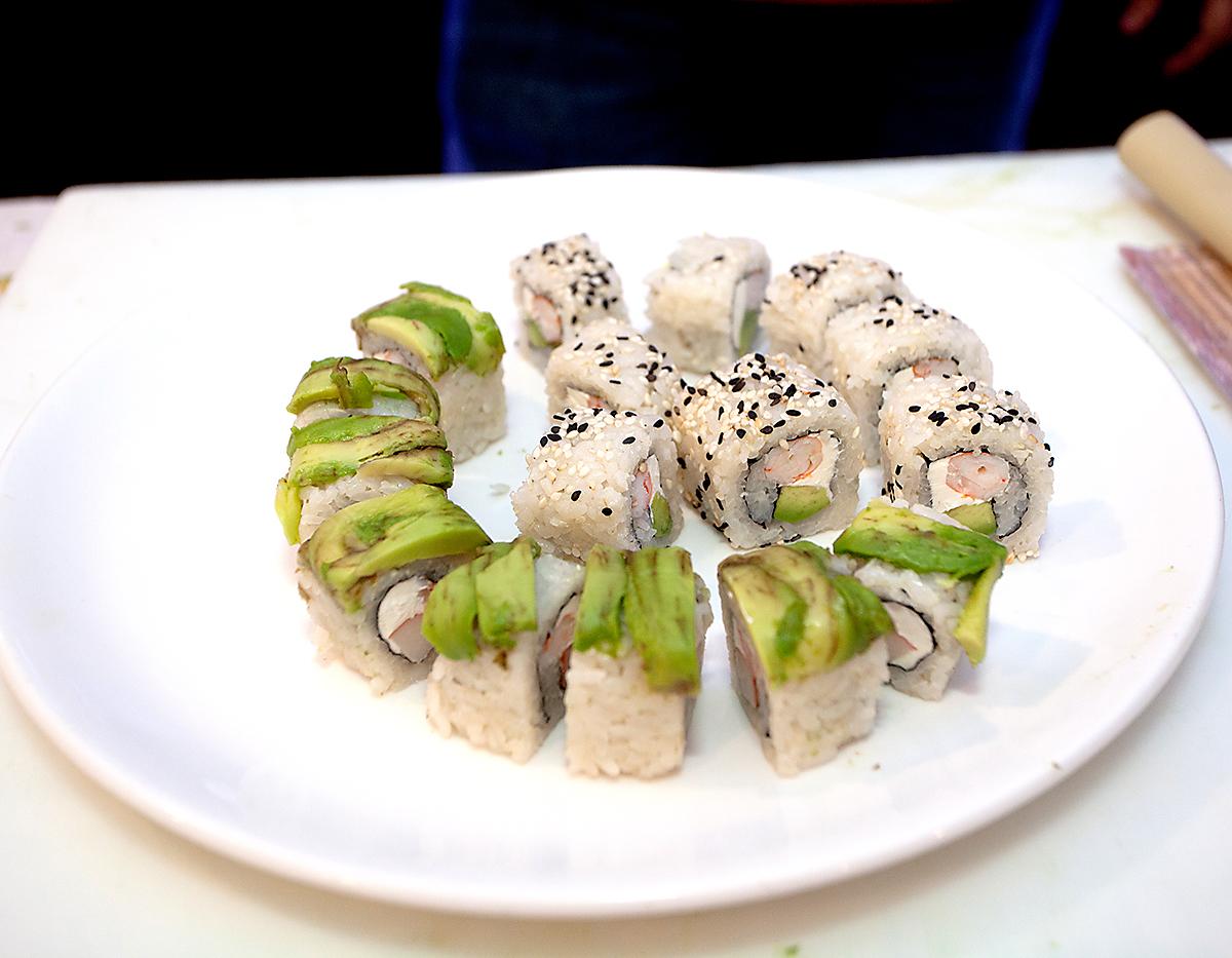 Rollo de Eby Tempura elaborado por los asistentes.