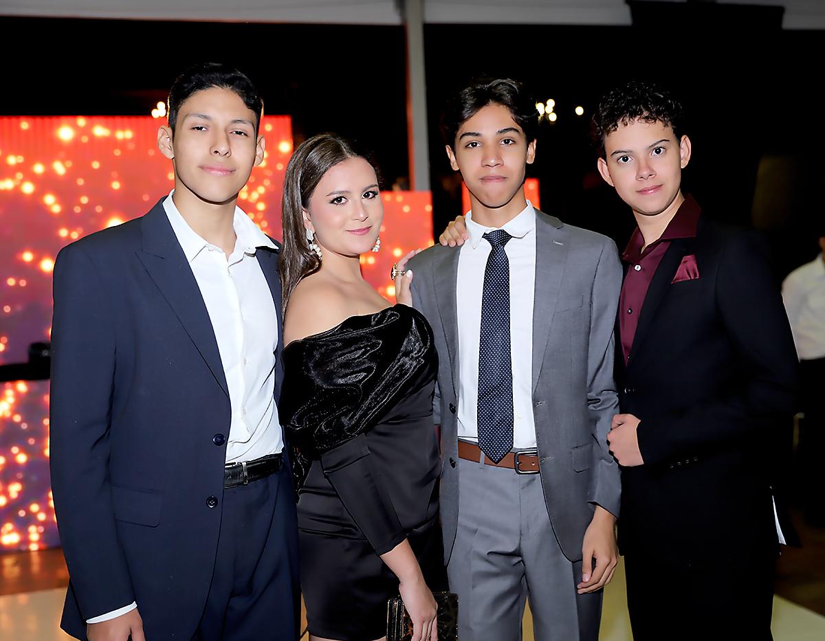 Wilfredo Castro, Isabella Mendoza, Joel López y Omar Castro